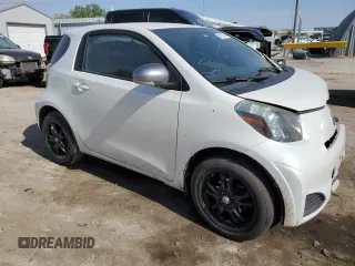 2013 Scion iQ z VIN JTNJJXB08DJ024226, wystawiony jako Copart lot #53262975 z przebiegiem 170 253 mil mil oraz Szkoda całkowita • Salvage title. Historia ofert i sprzedaży dostępna na DreamBid. Obrazek 4.