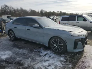 2023 BMW 7 Series 760i xDrive z VIN WBA33EJ00PCM58207, wystawiony jako Copart lot #41809425 z przebiegiem 10 658 mil mil oraz Szkoda całkowita • Salvage title. Historia ofert i sprzedaży dostępna na DreamBid. Obrazek 4.