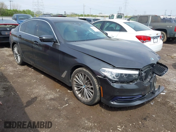 2019 BMW 5 Series 530i z VIN WBAJA5C52KBX87768, wystawiony jako IAAI lot #42029678 z przebiegiem 102 448 mil mil oraz . Historia ofert i sprzedaży dostępna na DreamBid. Obrazek 1.