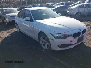 2013 BMW 3 Series 328i xDrive z VIN WBA3B5C59DF597516, wystawiony jako IAAI lot #41541640 z przebiegiem Nie podano mil oraz . Historia ofert i sprzedaży dostępna na DreamBid. Obrazek 1.