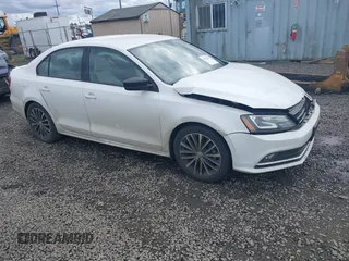 2016 Volkswagen Jetta Sport z VIN 3VWD17AJ3GM216976, wystawiony jako IAAI lot #42012643 z przebiegiem 145 795 mil mil oraz . Historia ofert i sprzedaży dostępna na DreamBid. Obrazek 1.
