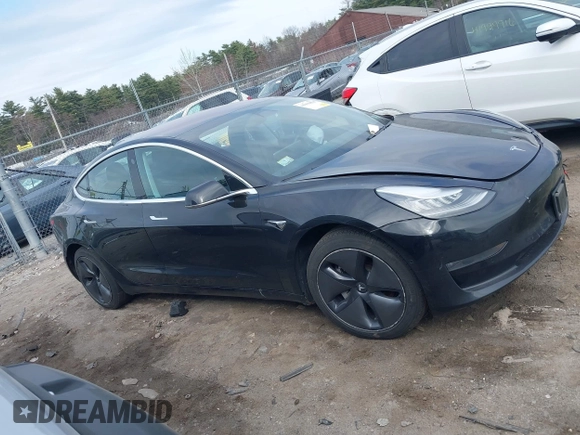 2018 Tesla Model 3 Long Range Battery z VIN 5YJ3E1EB3JF127410, wystawiony jako IAAI lot #41994858 z przebiegiem 100 494 mil mil oraz . Historia ofert i sprzedaży dostępna na DreamBid. Obrazek 13.