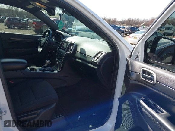 2018 Jeep Grand Cherokee Laredo E with VIN 1C4RJEAG3JC300760, listed as a IAAI auction lot 41811734 with 131,406 mi miles. Bid and sale history available at carsss.com. Image 5.
