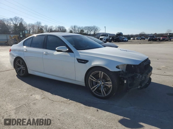 2013 BMW M5 with VIN WBSFV9C59DD096273, listed as a Copart auction lot 84923264 with 122,028 mi miles and Salvage Title. Bid and sale history available at carsss.com. Image 4.