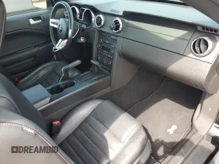 2008 Ford Mustang Deluxe z VIN 1ZVHT80N085132479, wystawiony jako Copart lot #54768695 z przebiegiem 42 404 mil mil oraz Szkoda całkowita • Salvage title. Historia ofert i sprzedaży dostępna na DreamBid. Obrazek 8.