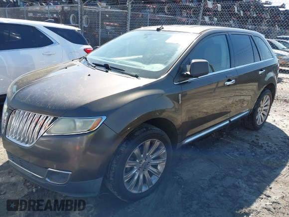 2011 Lincoln MKX with VIN 2LMDJ6JK1BBJ11840, listed as a IAAI auction lot 41769107 with 202,313 mi miles. Bid and sale history available at carsss.com. Image 17.