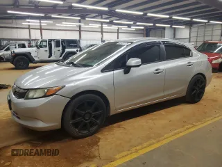 2012 Honda Civic LX z VIN 19XFB2F54CE019102, wystawiony jako Copart lot #56723135 z przebiegiem 224 207 mil mil oraz Szkoda całkowita • Salvage title. Historia ofert i sprzedaży dostępna na DreamBid. Obrazek 1.