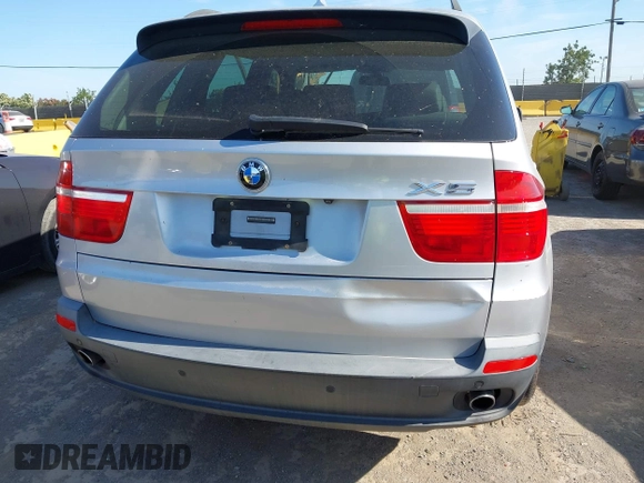 2008 BMW X5 3.0si z VIN 5UXFE43598L002171, wystawiony jako IAAI lot #42385920 z przebiegiem 234 795 mil mil oraz . Historia ofert i sprzedaży dostępna na DreamBid. Obrazek 6.