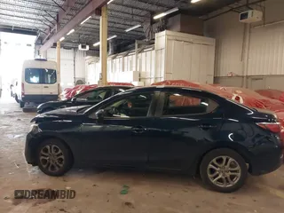 2016 Scion iA z VIN 3MYDLBZV5GY103533, wystawiony jako IAAI lot #41756270 z przebiegiem 59 290 mil mil oraz . Historia ofert i sprzedaży dostępna na DreamBid. Obrazek 14.