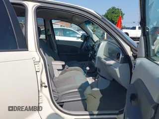 2006 Chrysler PT Cruiser Touring z VIN 3A4FY58B76T337261, wystawiony jako IAAI lot #42349381 z przebiegiem 120 075 mil mil oraz . Historia ofert i sprzedaży dostępna na DreamBid. Obrazek 5.