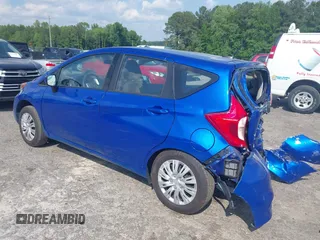 2017 Nissan Note SV z VIN 3N1CE2CP0HL356937, wystawiony jako IAAI lot #42124706 z przebiegiem 107 114 mil mil oraz . Historia ofert i sprzedaży dostępna na DreamBid. Obrazek 3.