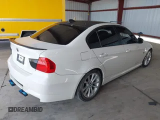 2011 BMW 3 Series 328i с VIN WBAPH5C50BA440919, выставлен на аукционе IAAI как лот 42494376 с пробегом 118 877 миль миль и . История ставок и продаж доступна на DreamBid. Изображение 4.