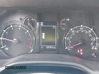 2023 Toyota 4Runner SR5 Premium z VIN JTEFU5JR4P5280720, wystawiony jako IAAI lot #42485671 z przebiegiem 38 785 mil mil oraz . Historia ofert i sprzedaży dostępna na DreamBid. Obrazek 7.