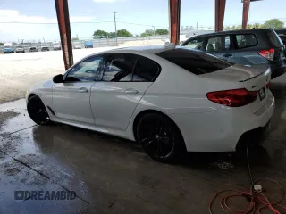 2020 BMW 5 Series M550i xDrive z VIN WBAJS7C07LBN96328, wystawiony jako Copart lot #52234045 z przebiegiem 46 515 mil mil oraz Nie do naprawy • Non repairable. Historia ofert i sprzedaży dostępna na DreamBid. Obrazek 2.