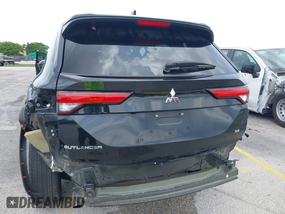 2024 Mitsubishi Outlander SE z VIN JA4J3VA89RZ076932, wystawiony jako IAAI lot #42387815 z przebiegiem 18 228 mil mil oraz . Historia ofert i sprzedaży dostępna na DreamBid. Obrazek 6.