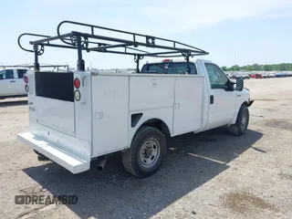 2006 Ford F-350 с VIN 1FDSF30566EB51324, выставлен на аукционе IAAI как лот 42016661 с пробегом 120 257 миль миль и . История ставок и продаж доступна на DreamBid. Изображение 4.