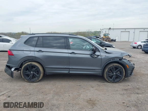 2024 Volkswagen Tiguan SE R-Line Black с VIN 3VV8B7AX7RM081396, выставлен на аукционе IAAI как лот 42079851 с пробегом 18 469 миль миль и . История ставок и продаж доступна на DreamBid. Изображение 12.