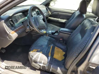 2004 Ford Crown Victoria LX z VIN 2FAFP74W44X112942, wystawiony jako Copart lot #50484665 z przebiegiem 248 480 mil mil oraz Szkoda całkowita • Salvage title. Historia ofert i sprzedaży dostępna na DreamBid. Obrazek 7.