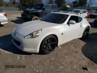 2009 Nissan 370Z z VIN JN1AZ44E49M410123, wystawiony jako Copart lot #41901755 z przebiegiem Nie podano mil oraz Czysty tytuł • Clean title. Historia ofert i sprzedaży dostępna na DreamBid. Obrazek 1.