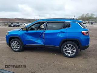 2023 Jeep Compass Latitude Lux z VIN 3C4NJDFN6PT513988, wystawiony jako IAAI lot #42166572 z przebiegiem 18 955 mil mil oraz . Historia ofert i sprzedaży dostępna na DreamBid. Obrazek 14.