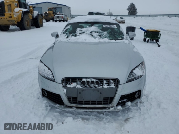2010 Audi TTS z VIN TRUK1AFK3A1021009, wystawiony jako Copart lot #45598215 z przebiegiem 80 615 mil mil oraz Szkoda całkowita • Salvage title. Historia ofert i sprzedaży dostępna na DreamBid. Obrazek 5.