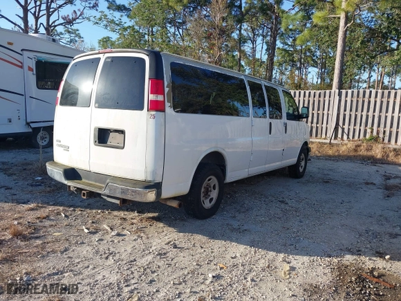 2012 Chevrolet Express Passenger 1LT with VIN 1GAZG1FA3C1128586, listed as a IAAI auction lot 41469668 with 182,658 mi miles. Bid and sale history available at carsss.com. Image 4.