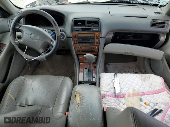 2001 Lexus ES 300 with VIN JT8BF28G615110977, listed as a Copart auction lot 55073025 with 194,948 mi miles and Salvage Title. Bid and sale history available at DreamBid. Image 8.