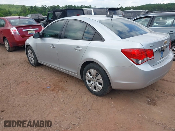2015 Chevrolet Cruze LS z VIN 1G1PA5SH5F7122535, wystawiony jako IAAI lot #42437391 z przebiegiem 167 747 mil mil oraz . Historia ofert i sprzedaży dostępna na DreamBid. Obrazek 3.