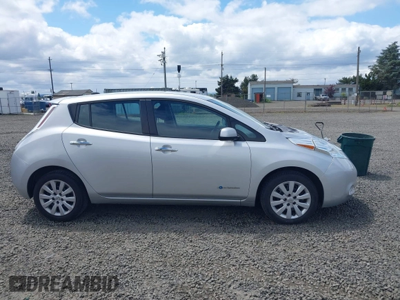 2017 Nissan LEAF SV z VIN 1N4BZ0CP4HC301703, wystawiony jako IAAI lot #42195180 z przebiegiem 42 366 mil mil oraz . Historia ofert i sprzedaży dostępna na DreamBid. Obrazek 13.