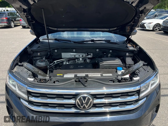 2020 Volkswagen Atlas S with VIN 1V2GC2CA3LC225388, listed as a Copart auction lot 62426205 with 133,709 mi miles and Clean title. Bid and sale history available at DreamBid. Image 8.
