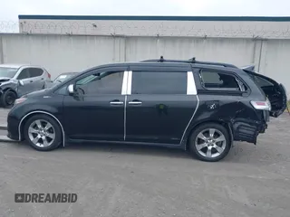 2013 Toyota Sienna SE z VIN 5TDXK3DC3DS405075, wystawiony jako IAAI lot #42127766 z przebiegiem 74 110 mil mil oraz . Historia ofert i sprzedaży dostępna na DreamBid. Obrazek 15.
