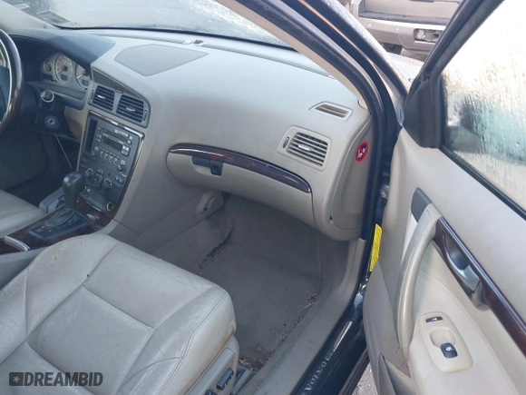 2007 Volvo S60 2.5L Turbo with VIN YV1RS592972623502, listed as a IAAI auction lot 41599575 with 93,983 mi miles. Bid and sale history available at carsss.com. Image 5.