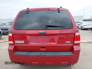 2010 Ford Escape XLT z VIN 1FMCU9DG1AKC21640, wystawiony jako IAAI lot #41962042 z przebiegiem 238 283 mil mil oraz . Historia ofert i sprzedaży dostępna na DreamBid. Obrazek 17.