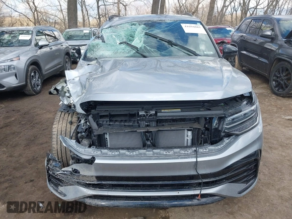 2024 Volkswagen Tiguan SE R-Line Black с VIN 3VVCB7AX2RM209005, выставлен на аукционе IAAI как лот 41694881 с пробегом 1 421 миль миль и . История ставок и продаж доступна на DreamBid. Изображение 12.