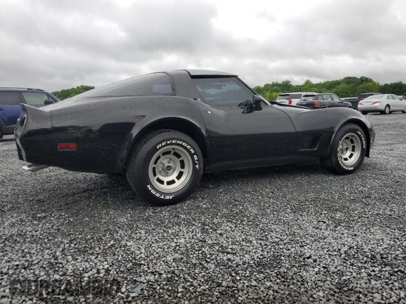 1981 Chevrolet Corvette z VIN 1G1AY8763BS401984, wystawiony jako Copart lot #58464195 z przebiegiem 33 180 mil mil oraz Czysty tytuł • Clean title. Historia ofert i sprzedaży dostępna na DreamBid. Obrazek 3.