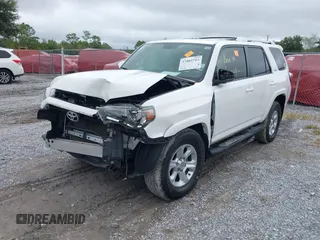 2018 Toyota 4Runner SR5 z VIN JTEBU5JR9J5610308, wystawiony jako IAAI lot #37802713 z przebiegiem 64 200 mil mil oraz . Historia ofert i sprzedaży dostępna na DreamBid. Obrazek 2.