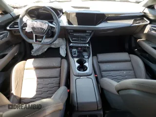2023 Audi RS e-tron GT z VIN WAUBHBFW1P7902115, wystawiony jako Copart lot #60994784 z przebiegiem 10 305 mil mil oraz Szkody całkowita. Historia ofert i sprzedaży dostępna na DreamBid. Obrazek 8.