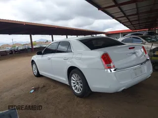 2014 Chrysler 300 z VIN 2C3CCAAG3EH380027, wystawiony jako IAAI lot #42191831 z przebiegiem 137 751 mil mil oraz . Historia ofert i sprzedaży dostępna na DreamBid. Obrazek 3.