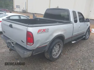 2003 Ford F-150 XL z VIN 1FTRX18W43NA38176, wystawiony jako IAAI lot #42165454 z przebiegiem Nie podano mil oraz . Historia ofert i sprzedaży dostępna na DreamBid. Obrazek 4.