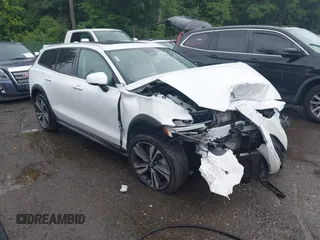 2024 Volvo V60 Plus с VIN YV4L12WY3R2141307, выставлен на аукционе IAAI как лот 42596338 с пробегом 4 966 миль миль и . История ставок и продаж доступна на DreamBid. Изображение 1.