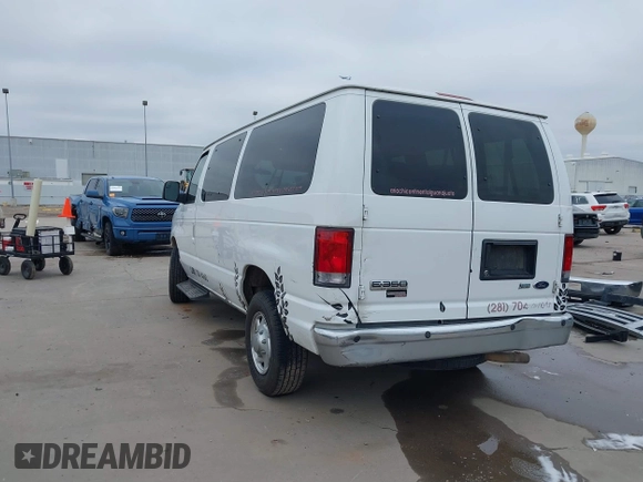 2011 Ford Econoline Passenger XL with VIN 1FBNE3BL2BDB02920, listed as a IAAI auction lot 41621713 with 270,140 mi miles. Bid and sale history available at carsss.com. Image 3.