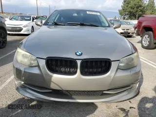 2011 BMW 3 Series 328i z VIN WBAKE5C52BE573743, wystawiony jako Copart lot #42547735 z przebiegiem 167 022 mil mil oraz Szkoda całkowita • Salvage title. Historia ofert i sprzedaży dostępna na DreamBid. Obrazek 5.