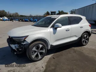 2025 Volvo XC40 Plus Bright Theme с VIN YV4L12UEXS2495341, выставлен на аукционе Copart как лот 42739315 с пробегом 1 160 миль миль и Списание • Salvage title. История ставок и продаж доступна на DreamBid. Изображение 1.