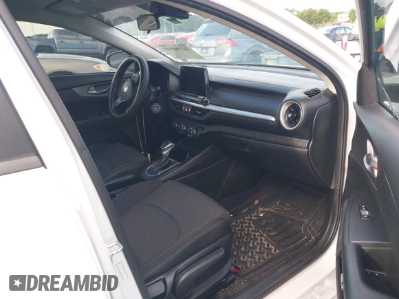 2021 Kia Forte FE with VIN 3KPF24AD7ME349327, listed as a IAAI auction lot 42166949 with 71,217 mi miles and . Bid and sale history available at DreamBid. Image 5.