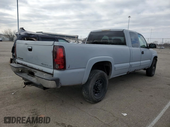 2000 Chevrolet Silverado 2500 LT with VIN 1GCGK29U2YE430010, listed as a Copart auction lot 37657274 with 329,629 mi miles and Clean Title. Bid and sale history available at carsss.com. Image 3.