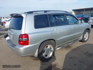2005 Toyota Highlander with VIN JTEDP21A650061727, listed as a IAAI auction lot 41393126 with 314,688 mi miles. Bid and sale history available at carsss.com. Image 4.