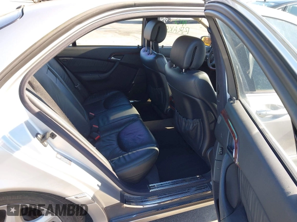 2004 Mercedes-Benz S-Class 5.0L with VIN WDBNG84J74A403779, listed as a IAAI auction lot 41346259 with 224,485 mi miles. Bid and sale history available at carsss.com. Image 8.