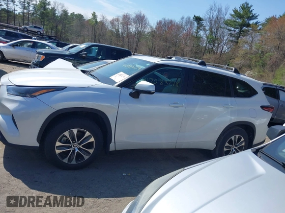 2024 Toyota Highlander LE z VIN 5TDKDRBH6RS544226, wystawiony jako IAAI lot #42083278 z przebiegiem 6 066 mil mil oraz . Historia ofert i sprzedaży dostępna na DreamBid. Obrazek 13.