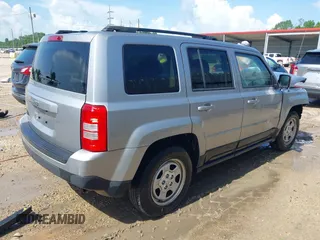 2016 Jeep Patriot Sport with VIN 1C4NJPBA8GD715693, listed as a IAAI auction lot 42526260 with 63,670 mi miles and . Bid and sale history available at DreamBid. Image 4.