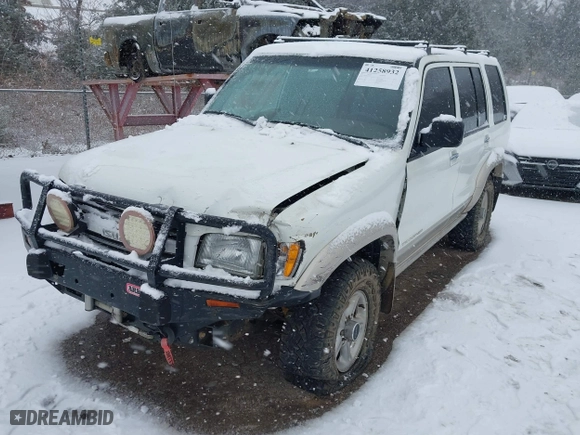 2001 Isuzu Trooper S with VIN JACDJ58X917J16544, listed as a IAAI auction lot 41258932 with 105,249 mi miles. Bid and sale history available at carsss.com. Image 17.